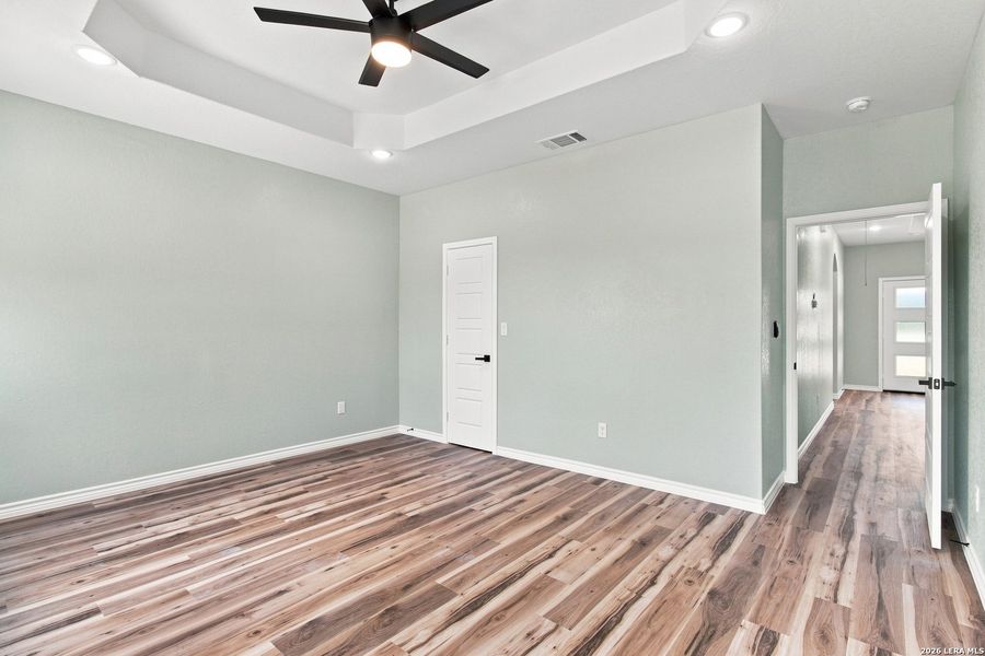 Spacious, unfurnished interior of a new home in , San Antonio (Image 19).