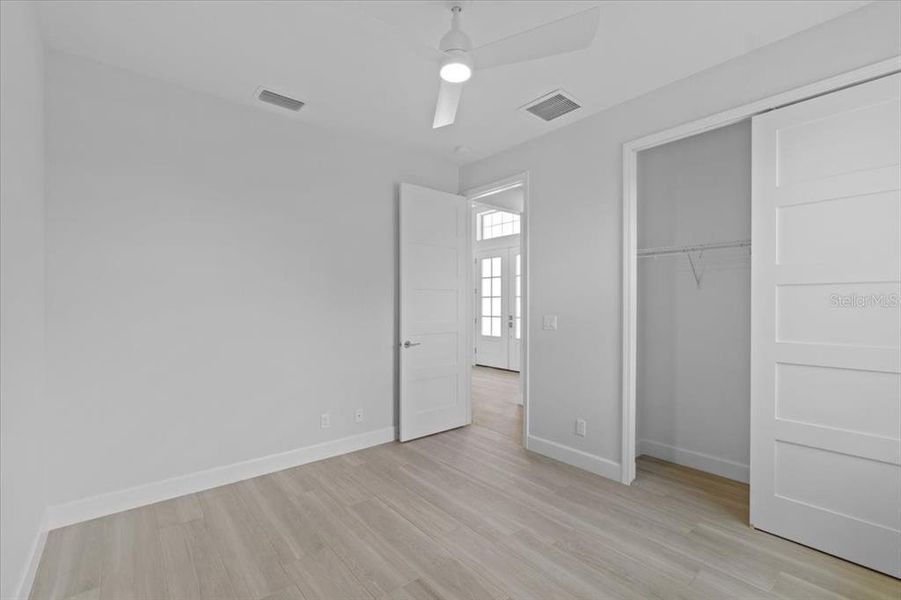 Spacious, unfurnished interior of a new home in , Englewood (Image 13).