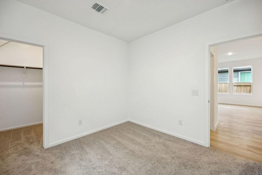 Spacious, unfurnished interior of a new home in Stokesbury, Waller (Image 26).