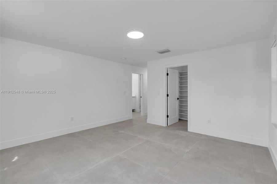 Spacious, unfurnished interior of a new home in , West Palm Beach (Image 16).