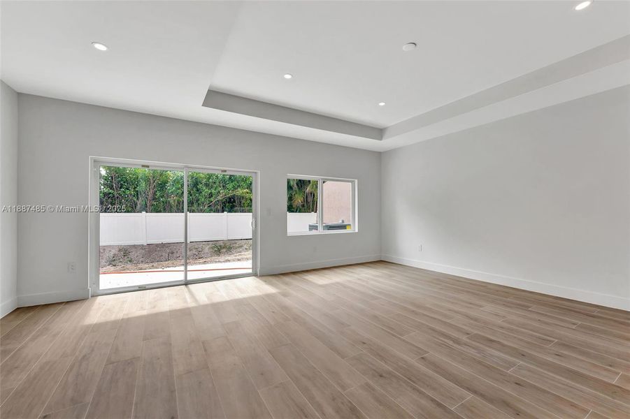 Spacious, unfurnished interior of a new home in , Coral Springs (Image 16).
