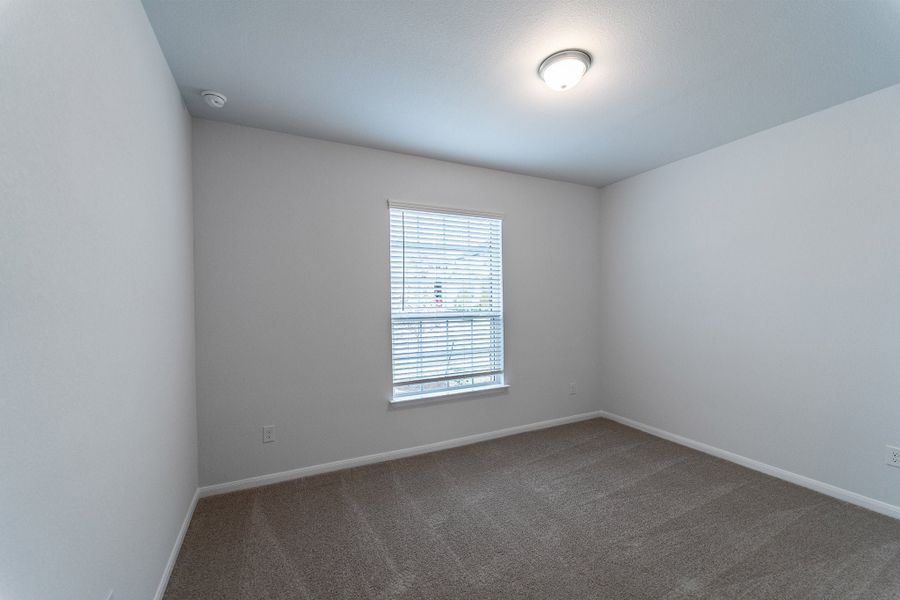 Spacious, unfurnished interior of a new home in Sunfield, Buda (Image 15).