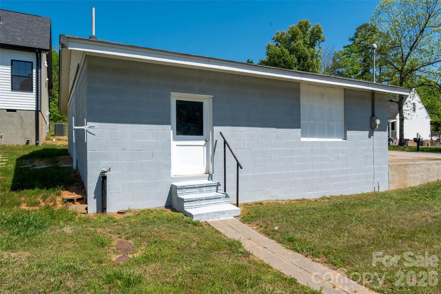 Exterior details and patio area of a home in , Kannapolis (Image 4).