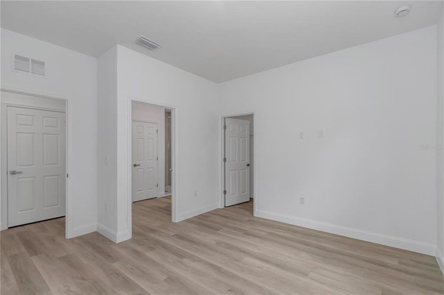 Spacious, unfurnished interior of a new home in , Citrus Springs (Image 14).