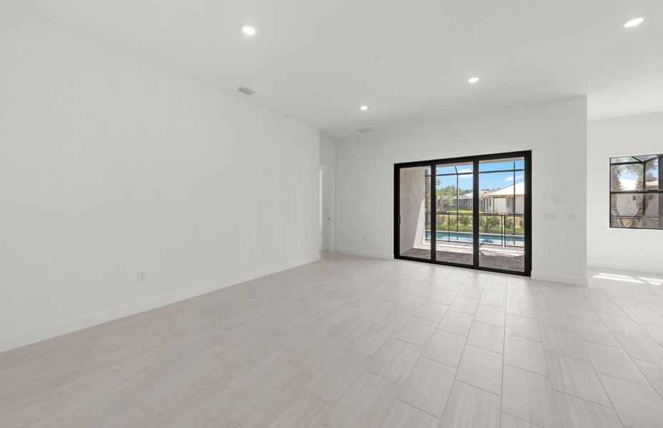 Spacious, unfurnished interior of a new home in Terreno, Naples (Image 13).
