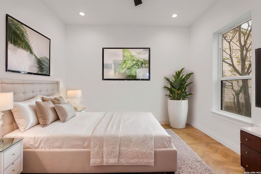 Furnished interior view inside a new home in , Bandera (Image 19).