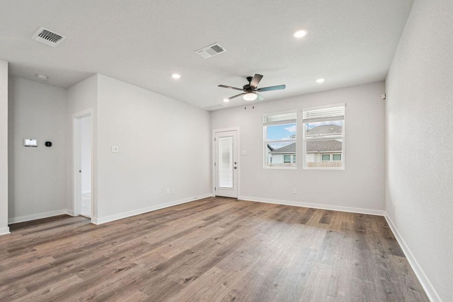 Spacious, unfurnished interior of a new home in Eastwood at Sonterra, Jarrell (Image 17).