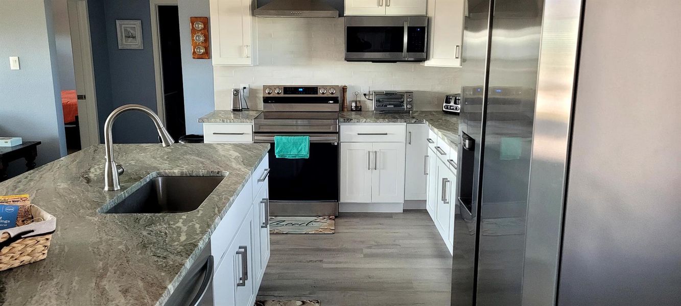 Furnished interior view inside a new home in , Galveston (Image 9).