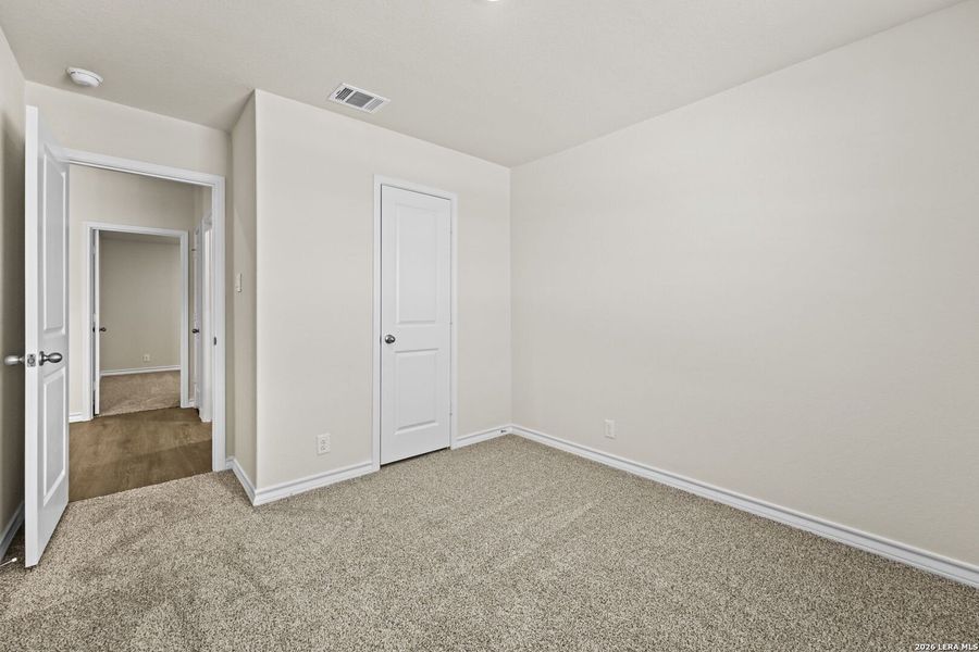 Spacious, unfurnished interior of a new home in Brookstone Creek, San Antonio (Image 19).