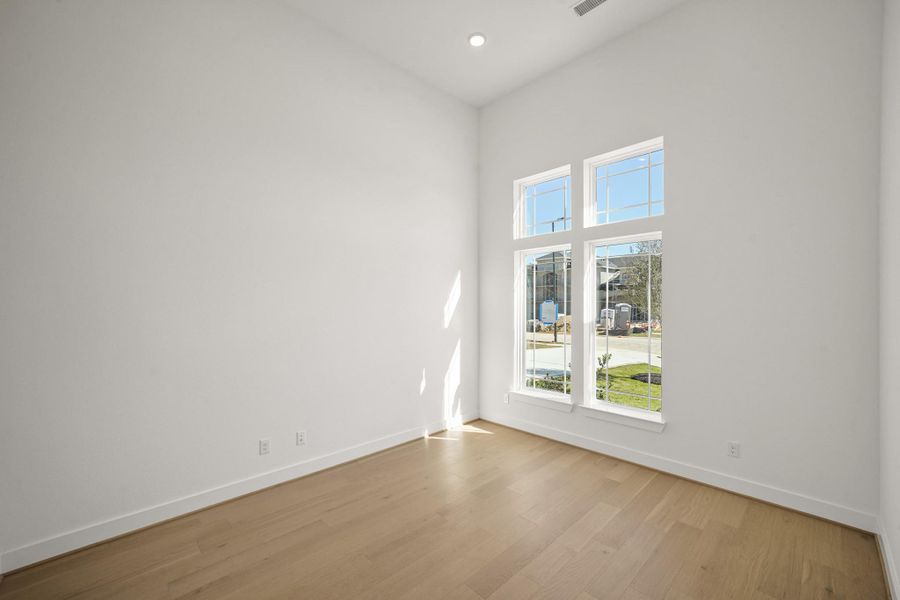 The study is quiet and uncluttered, with a large desk, built-in shelves, and plenty of natural light, providing an ideal space for focus and productivity. The study is quiet and uncluttered, with a large desk, built-in shelves, and plenty of natural light, providing an ideal space for focus and productivity.