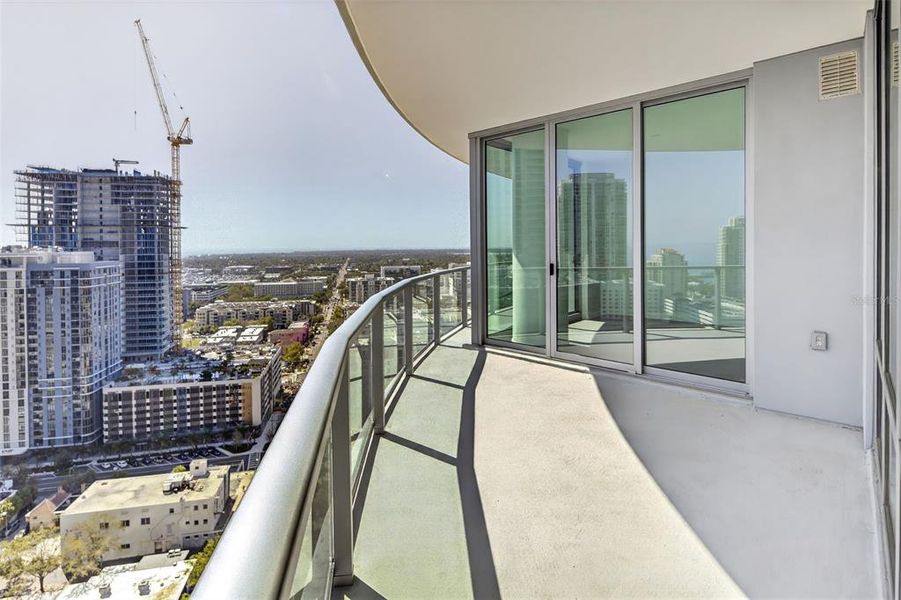 Condo located in St. Petersburg, FL showcasing its design and architecture (Image 33). Condo located in St. Petersburg, FL showcasing its design and architecture (Image 33).