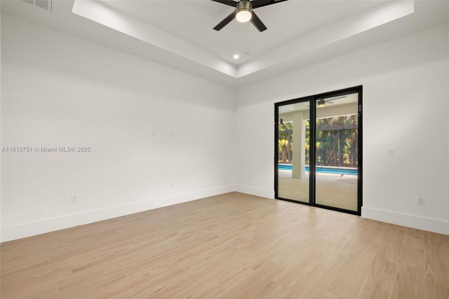 Spacious, unfurnished interior of a new home in , Naples (Image 22).