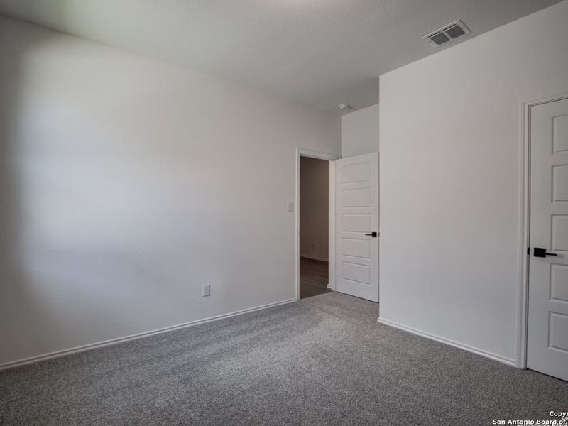 Spacious, unfurnished interior of a new home in Hannah Heights, Seguin (Image 21).