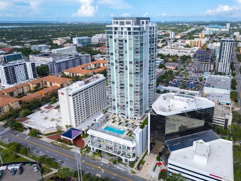 Condo located in St. Petersburg, FL showcasing its design and architecture (Image 24).