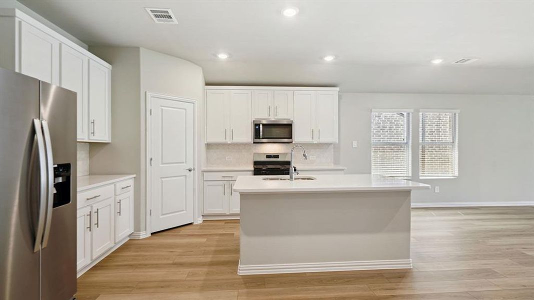 Photo is not of the actual home, but is an inspirational photo of builder’s model home and may depict options, furnishings, and/or decorator features that are not included. Photo is not of the actual home, but is an inspirational photo of builder’s model home and may depict options, furnishings, and/or decorator features that are not included.