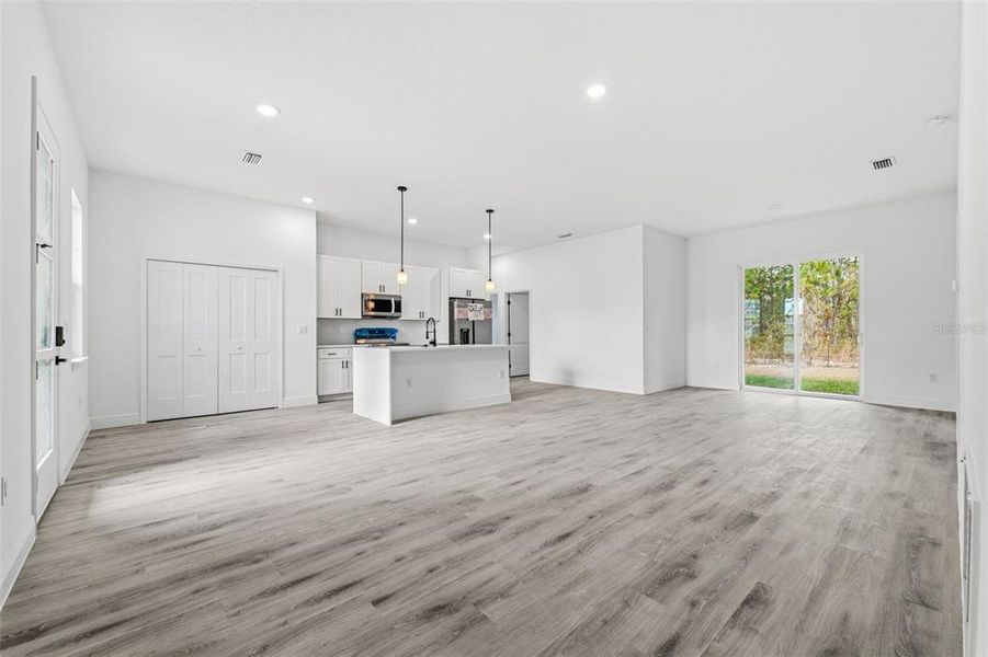 Spacious, unfurnished interior of a new home in , Ocala (Image 14).