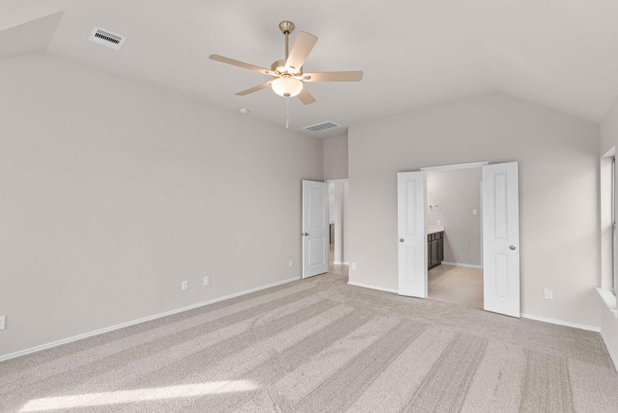 Spacious, unfurnished interior of a new home in Escondido, Magnolia (Image 25).