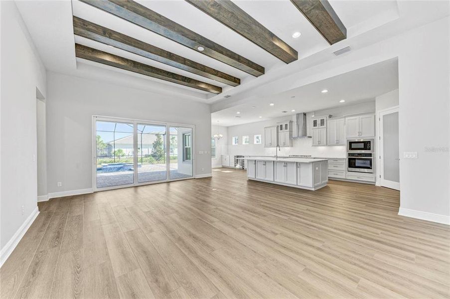 Spacious, unfurnished interior of a new home in , Venice (Image 14).
