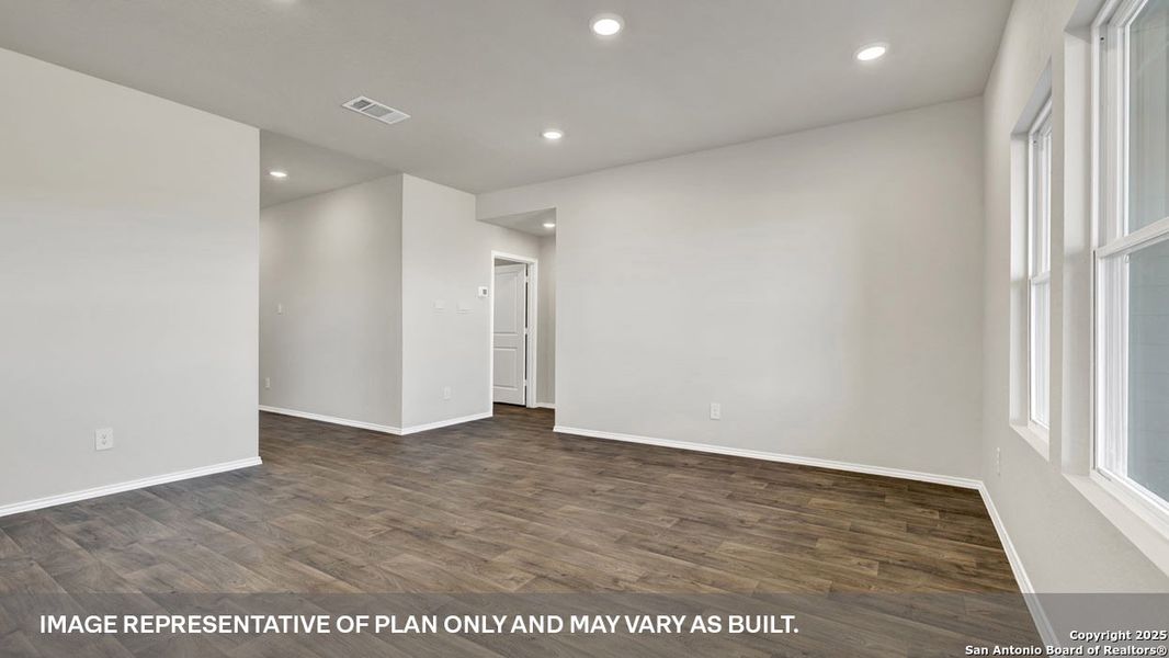 Spacious, unfurnished interior of a new home in Navarro Fields, Seguin (Image 8).