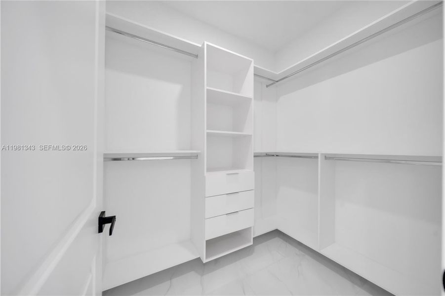 Spacious, unfurnished interior of a new home in , Lehigh Acres (Image 15).