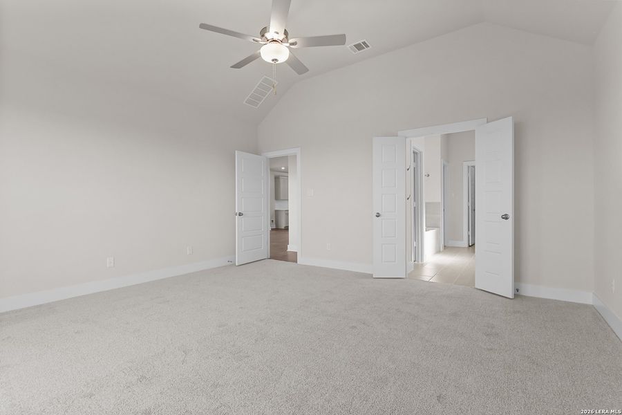 Spacious, unfurnished interior of a new home in Nopal Valley, San Antonio (Image 34).