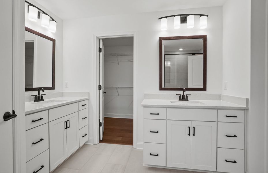 Owner's Bathroom Owner's Bathroom