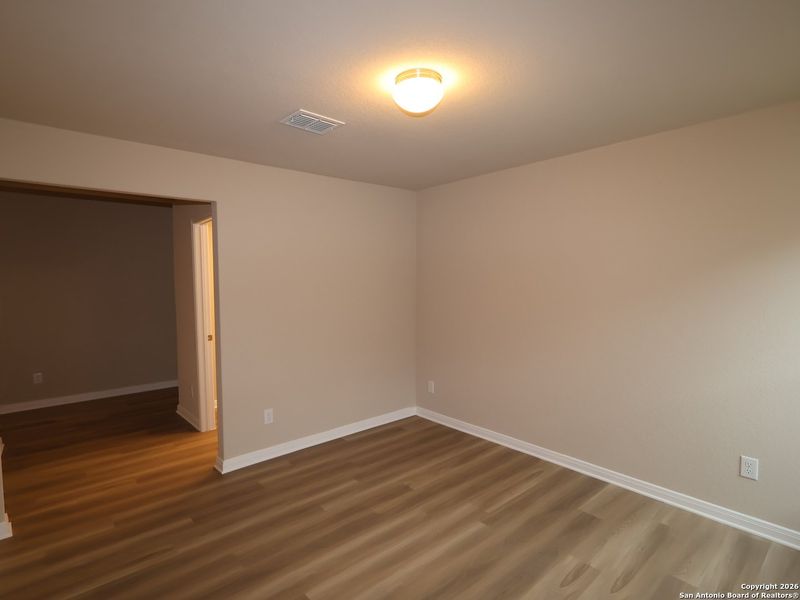 Spacious, unfurnished interior of a new home in Meadows at Clear Springs, New Braunfels (Image 24).