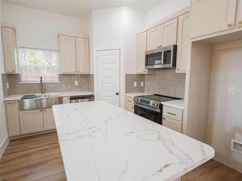 Furnished interior view inside a new home in , Dallas (Image 7).