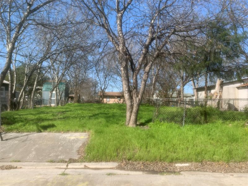 Natural landscape and outdoor views near in Seguin (Image 3). Natural landscape and outdoor views near in Seguin (Image 3).