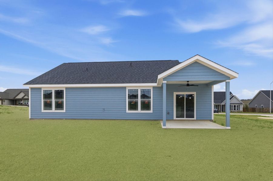 Exterior details and patio area of a home in Las Palomas Country Club Estates, La Vernia (Image 20).