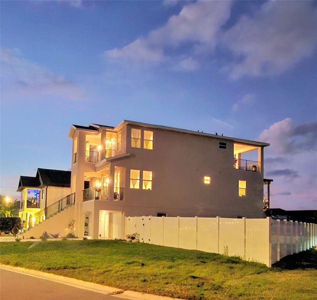Exterior details and patio area of a home in , New Port Richey (Image 3).