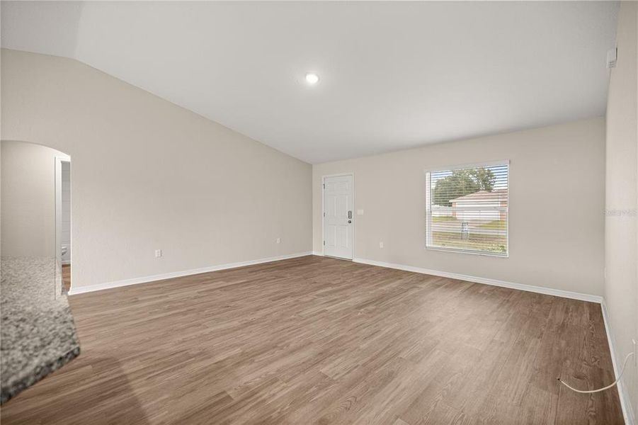 Spacious, unfurnished interior of a new home in , Ocala (Image 10).
