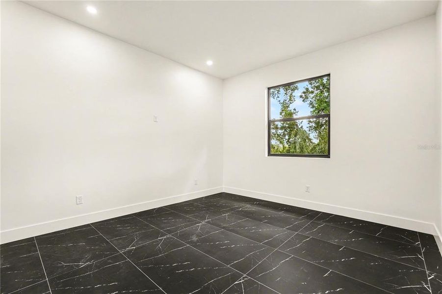 Spacious, unfurnished interior of a new home in , Seffner (Image 16).