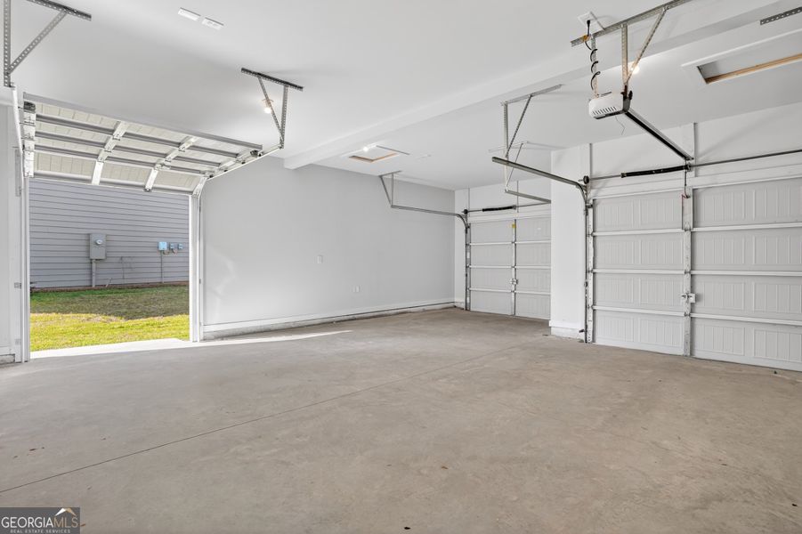 Spacious, unfurnished interior of a new home in The Fairways at Mirror Lake, Villa Rica (Image 67).