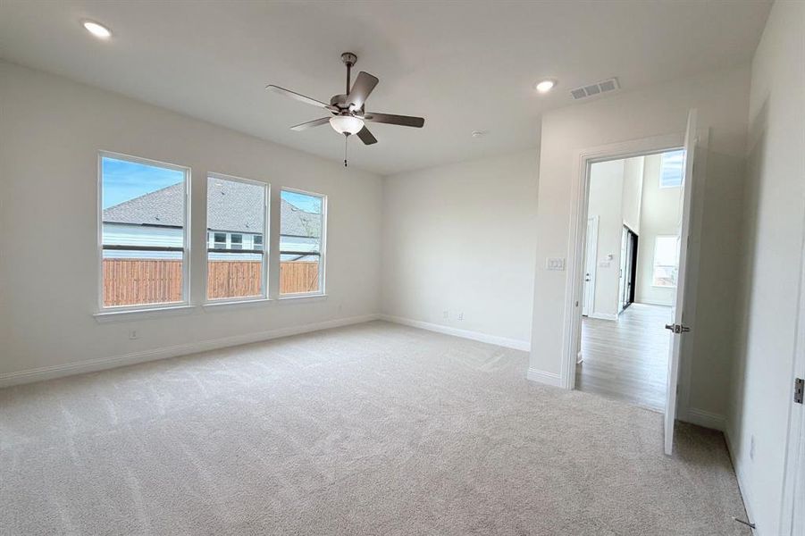 Spacious, unfurnished interior of a new home in Sweetgrass, Haslet (Image 21).