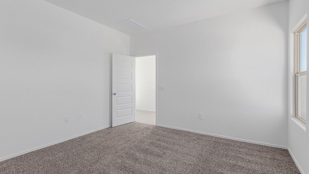 Spacious, unfurnished interior of a new home in Hanson Ridge, Vail (Image 24).