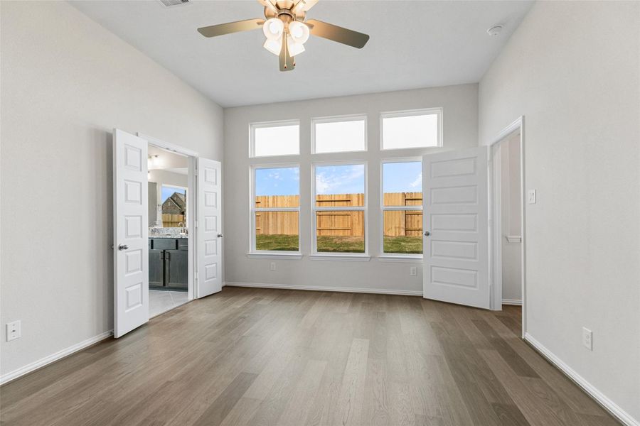 Spacious, unfurnished interior of a new home in Oakwood Estates, Waller (Image 28).