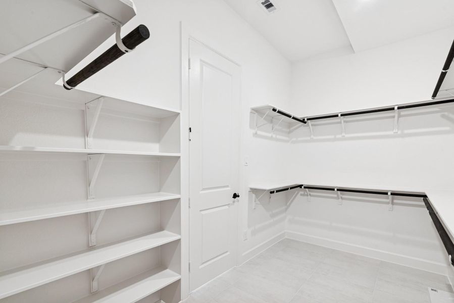 Spacious, unfurnished interior of a new home in Kresston, Montgomery (Image 22).