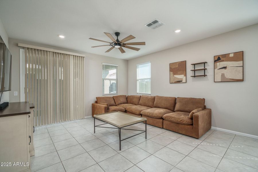 7) GREAT ROOM 7) GREAT ROOM