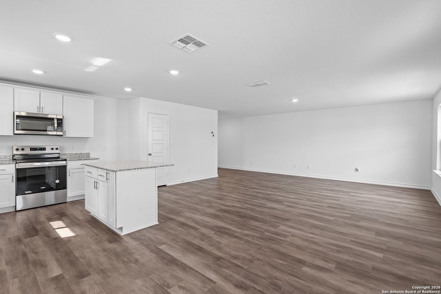 Spacious, unfurnished interior of a new home in Horizon Ridge, San Antonio (Image 23).