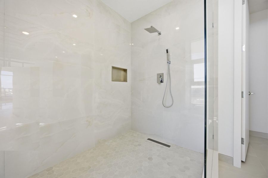 MASTER BATHROOM MASTER BATHROOM