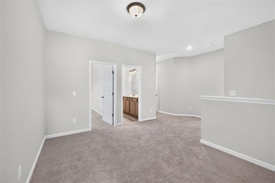 Spacious, unfurnished interior of a new home in Jones Ridge, Dallas (Image 32).