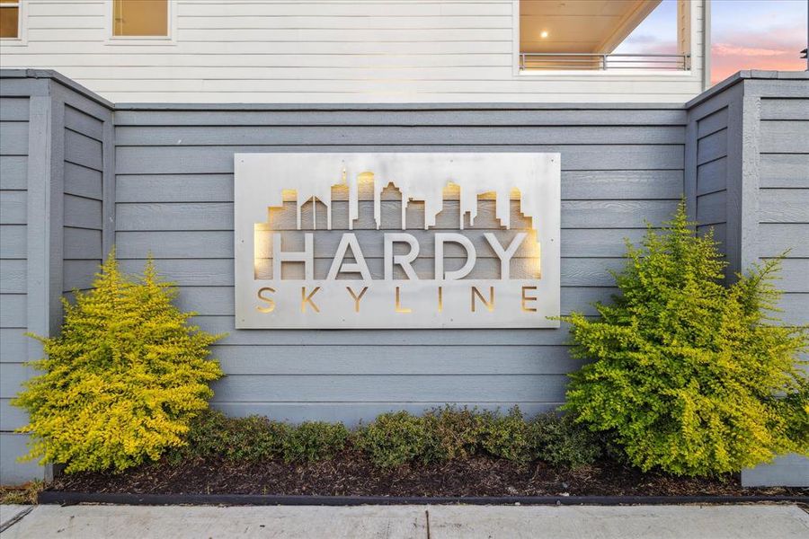 Welcome to Hardy Skyline, a modern community offering the perfect blend of urban convenience and stylish comfort.