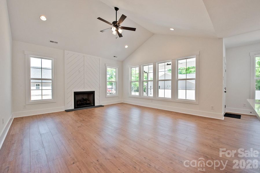Spacious, unfurnished interior of a new home in , Concord (Image 13).