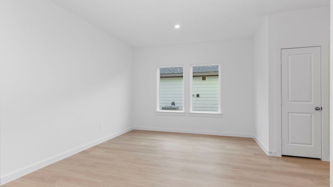 Spacious, unfurnished interior of a new home in Holly Ridge, Rosenberg (Image 17).