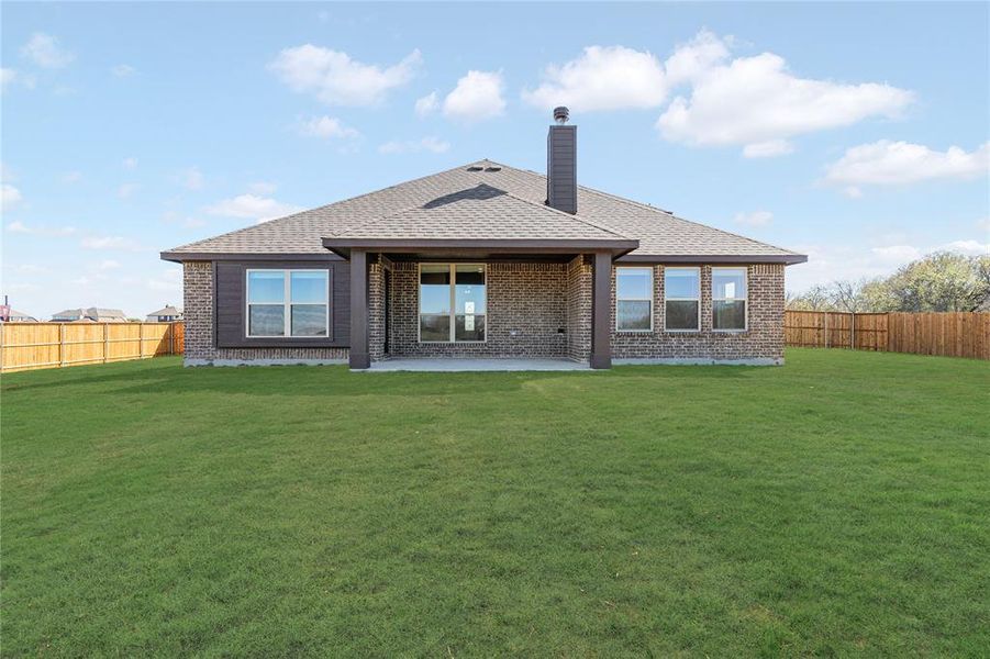 Exterior details and patio area of a home in Glenbrook, Red Oak (Image 27).