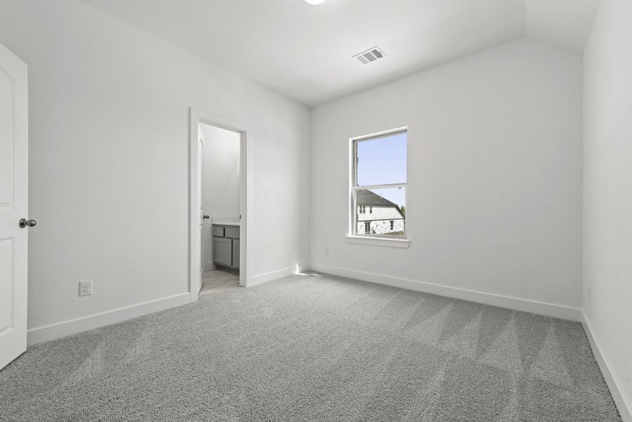 Spacious, unfurnished interior of a new home in Austin Point, Richmond (Image 18).