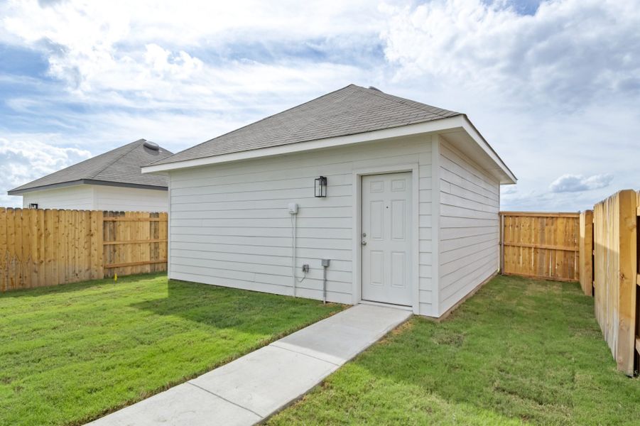 Exterior details and patio area of a home in Trace, San Marcos (Image 34).