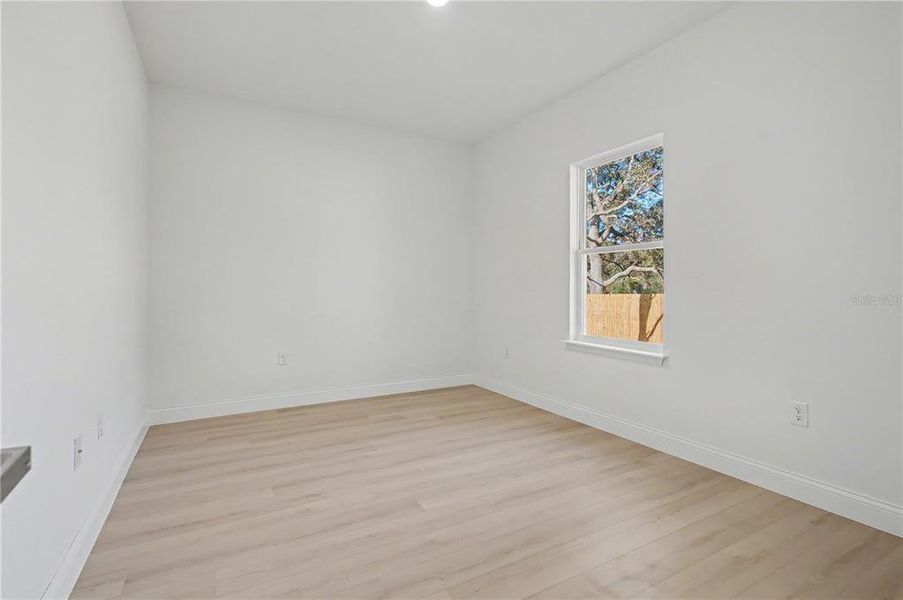Spacious, unfurnished interior of a new home in , Citrus Springs (Image 25).