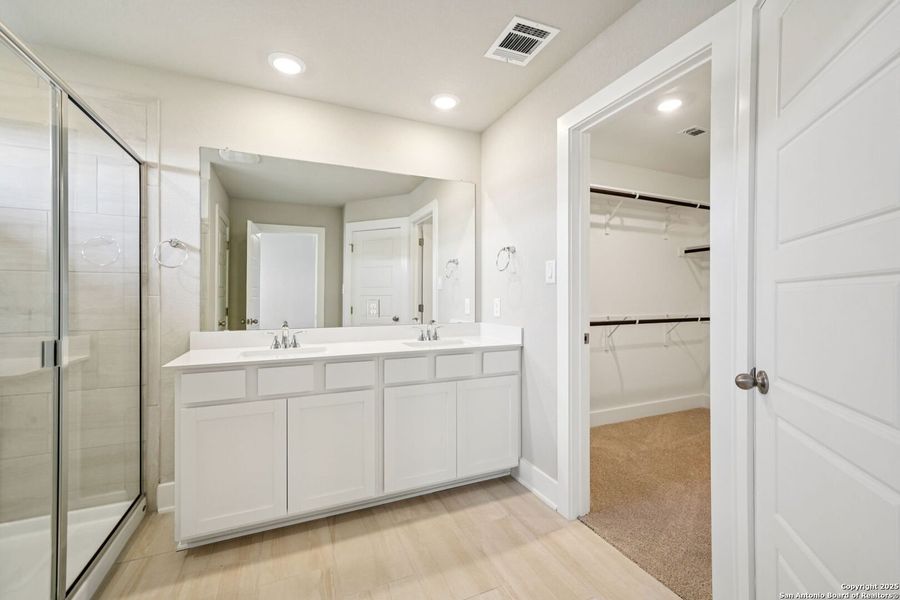 Furnished interior view inside a new home in Comanche Ridge, San Antonio (Image 15). Furnished interior view inside a new home in Comanche Ridge, San Antonio (Image 15).